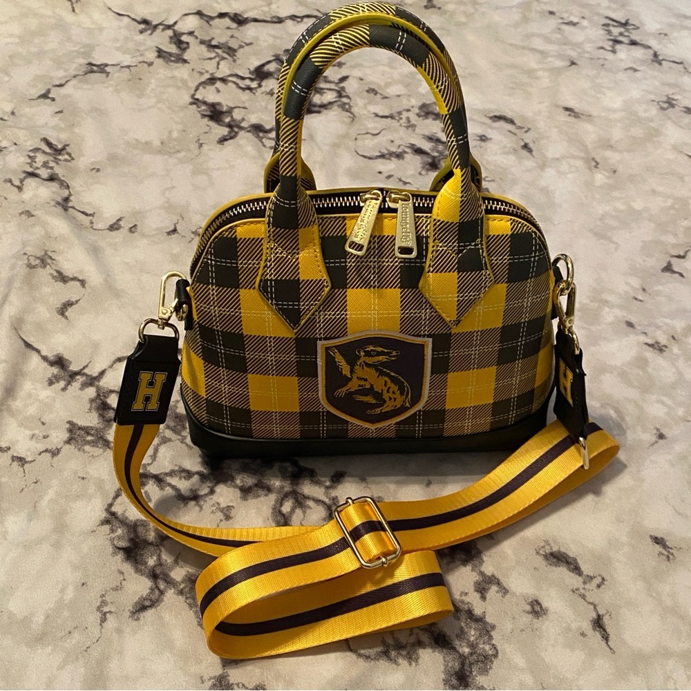 ⭐️ Loungefly Harry Potter Hufflepuff Varsity Plaid Handbag with Crossbody Strap